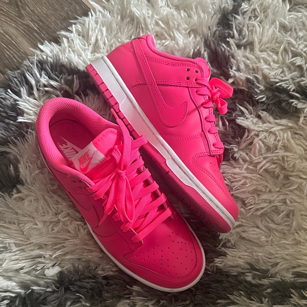 Nike Women's Bright Pink Sneakers